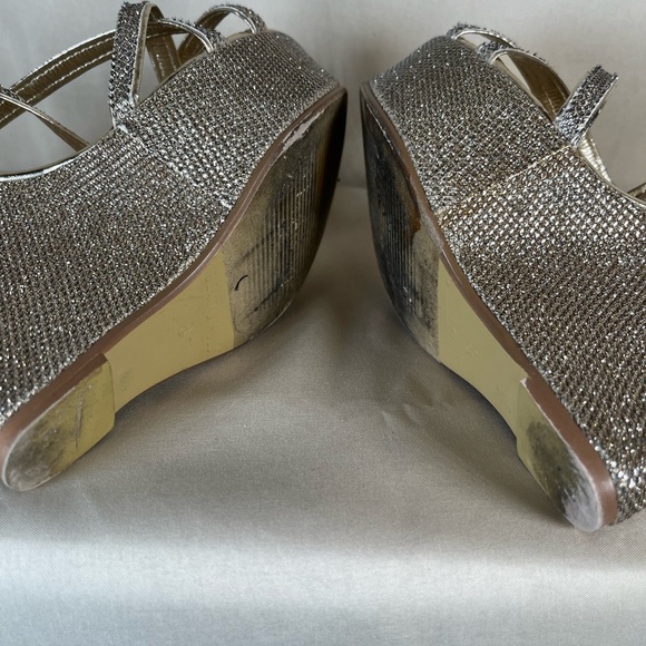 Elegant Silver Glitter Wedge Sandals - Picture 4 of 5